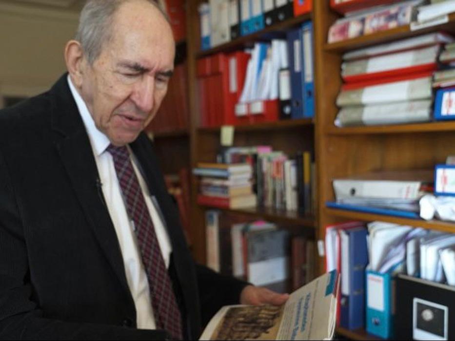 Altan Öymen kütüphanesini Beşiktaş Belediyesi’ne bağışladı