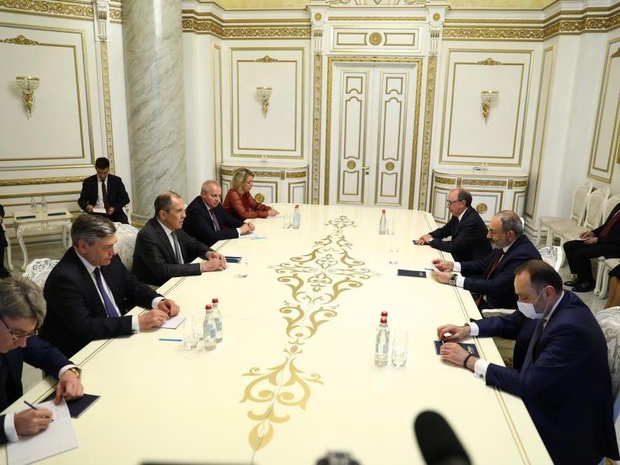 Rusya ile Ermenistan arasında kritik görüşme