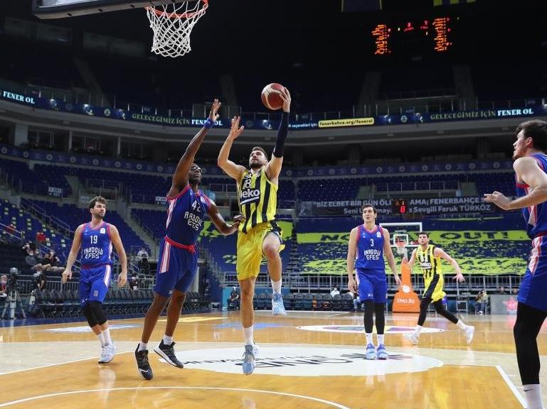 Derbide Anadolu Efes, Fenerbahçe Beko'yu yendi