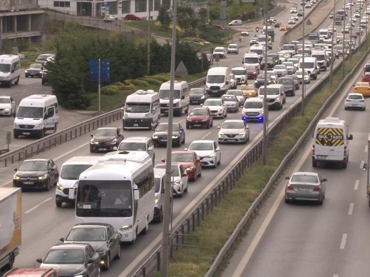 İstanbul'da hafta sonu öncesi trafik yoğunluğu