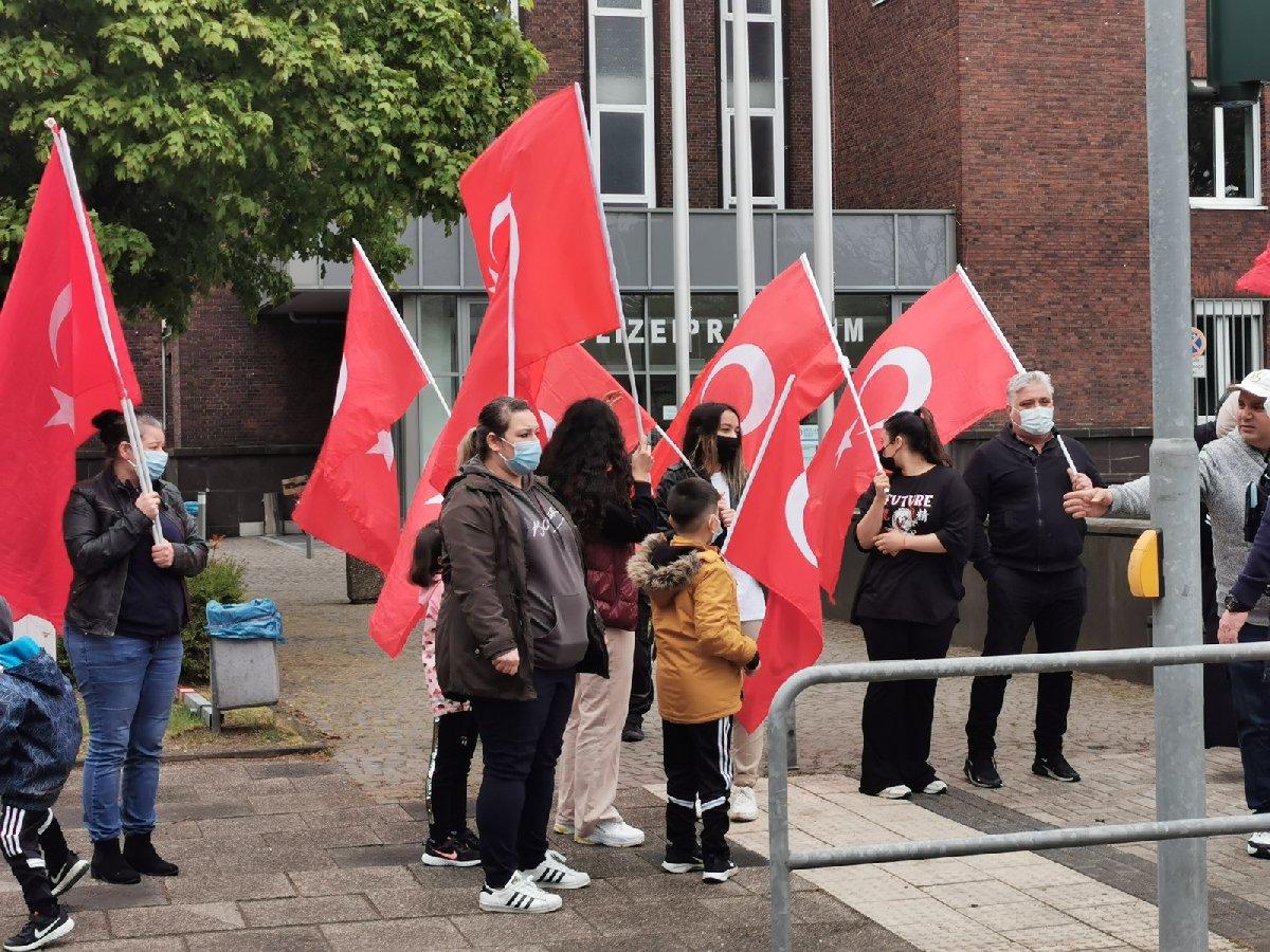 Almanya'daki Türklerden polis şiddetine protesto