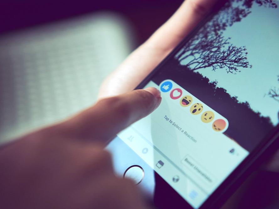 40 başsavcıdan Facebook'a uyarı: Çocuklar için Instagram planını iptal edin