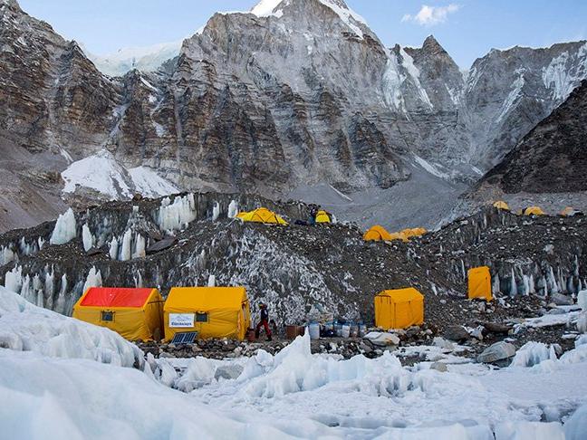 Nepal'de dağcılara çağrı: Boş oksijen tüplerinizi geri getirin