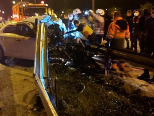 TEM'de korkunç kaza: Bariyerlere girdi, motoru yerinden fırladı