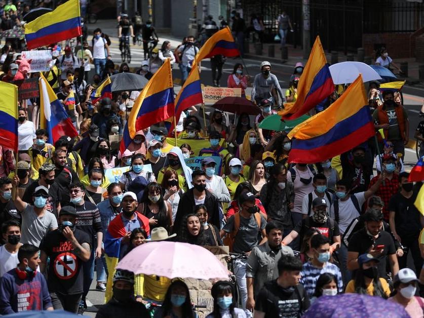 Şiddetli gösterilerin sürdüğü Kolombiya'da yeni gelişme! Bakan istifa etti