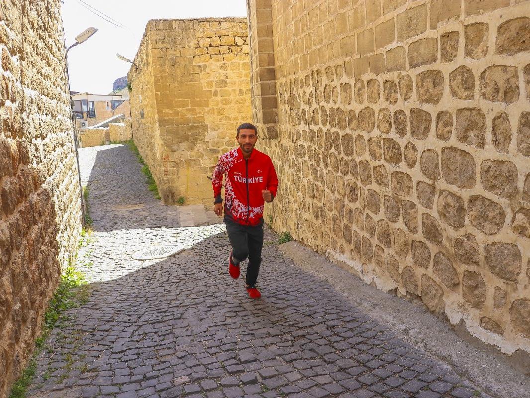 Milli maratoncu Tokyo'ya Mardin sokaklarında hazırlanıyor