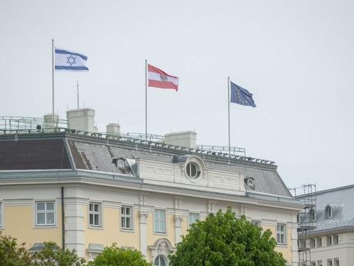 Avusturya açık açık ilan etti: Başbakanlık binasına İsrail bayrağı