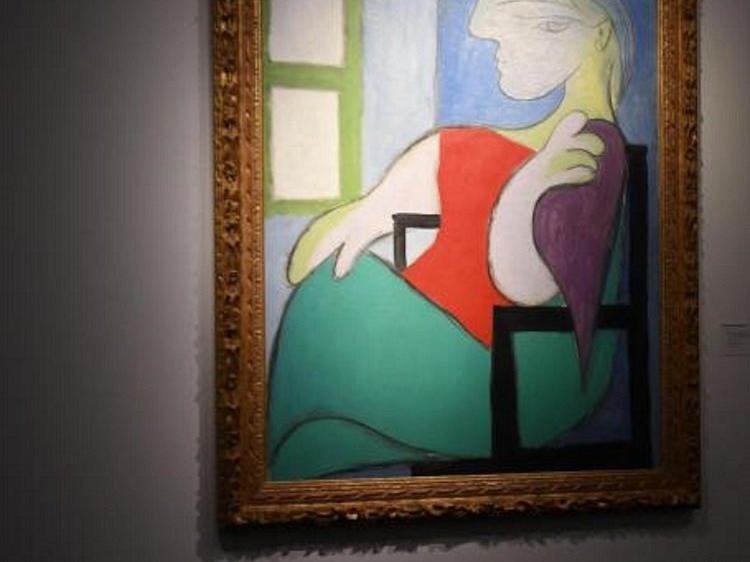 Picasso'nun 'Pencerenin yanında oturan kadın' tablosuna 875 milyon TL