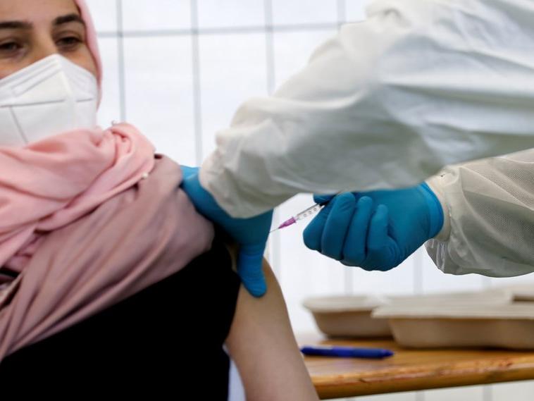 Almanya'da rekor kırıldı: 1.3 milyondan kişiye bir günde aşı yapıldı