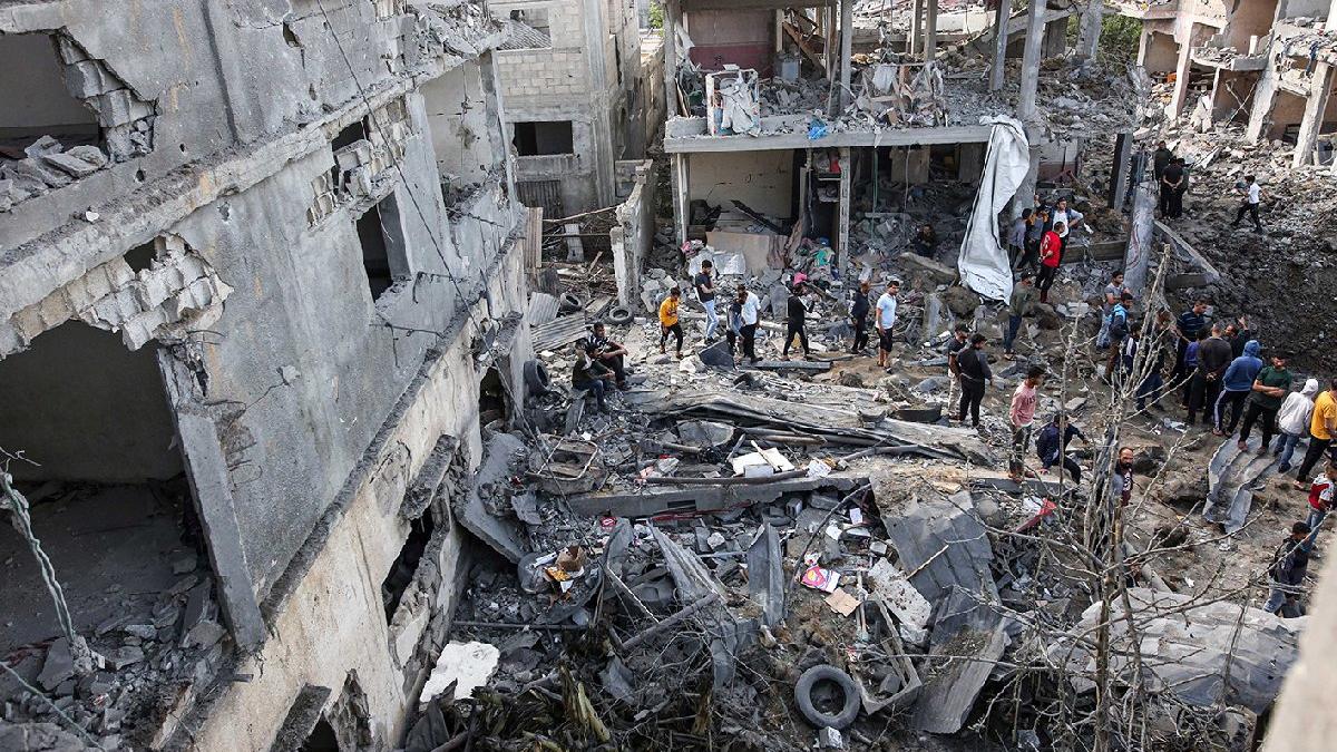 İsrail'in gece boyu vurduğu Gazze'de yıkımın boyutu gün doğunca ortaya çıktı