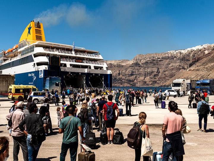 Yunanistan'da yasaklar kalktı, adalara akın başladı