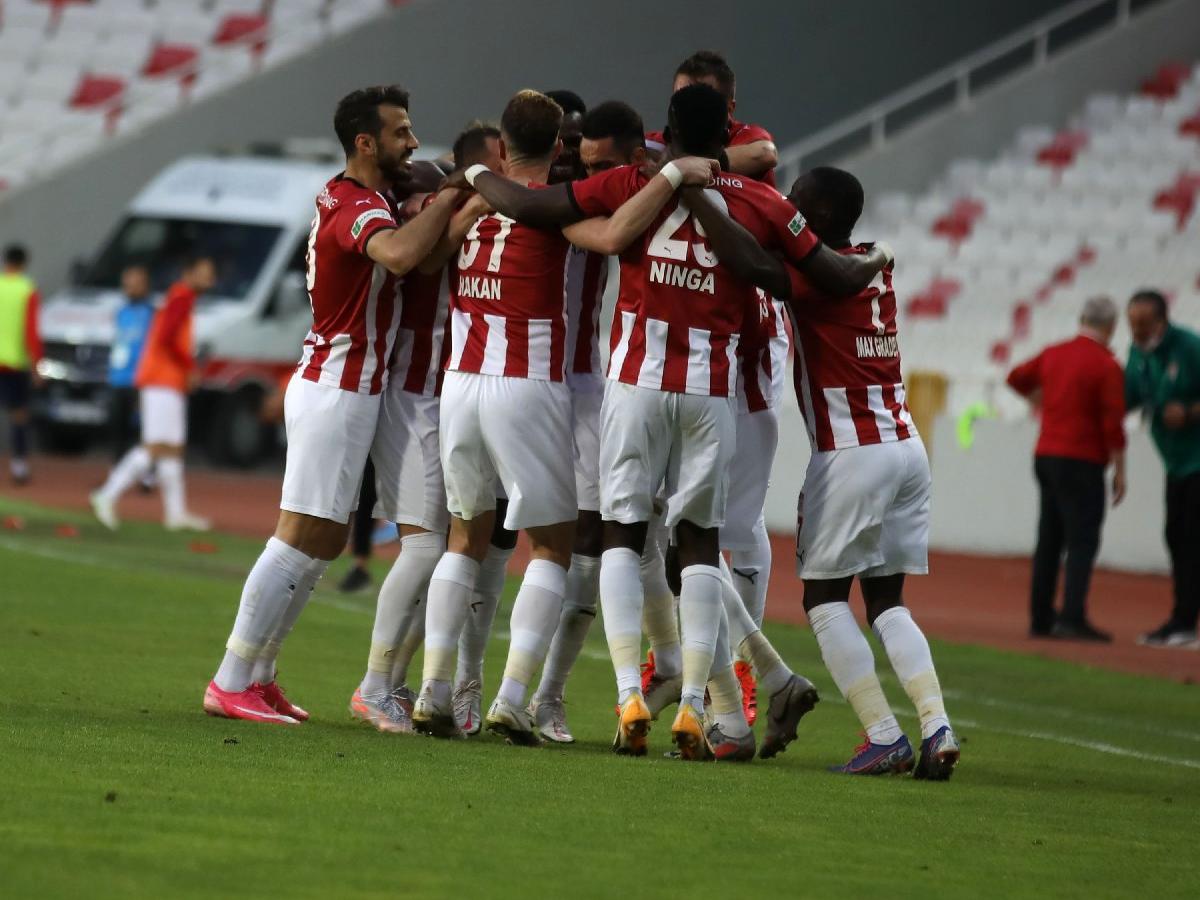 Sivasspor’da 10 futbolcunun sözleşmesi bitiyor