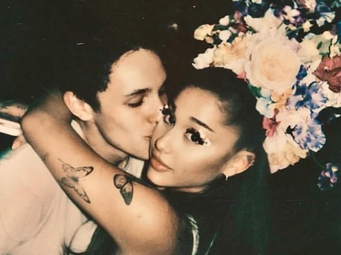 Ünlü şarkıcı Ariana Grande 1.5 yıllık sevgilisiyle gizlice evlendi