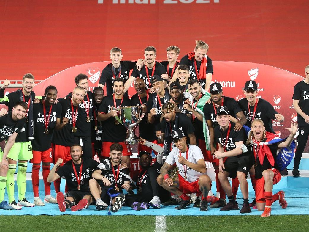 Beşiktaş, Antalyaspor'u yenerek Türkiye Kupası'nda şampiyon oldu