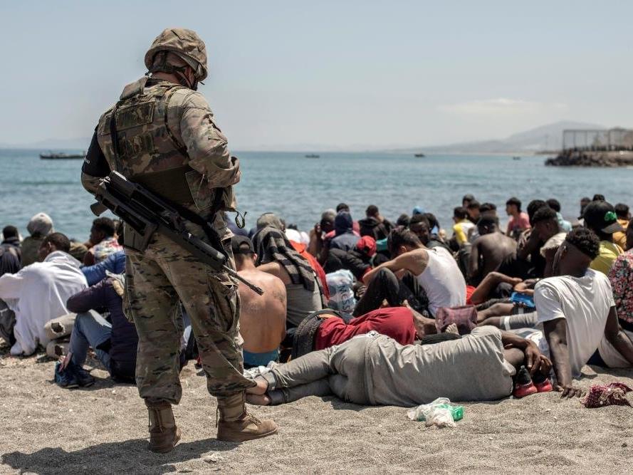 İspanya, 8 bin düzensiz göçmenin yarısını geri gönderdi