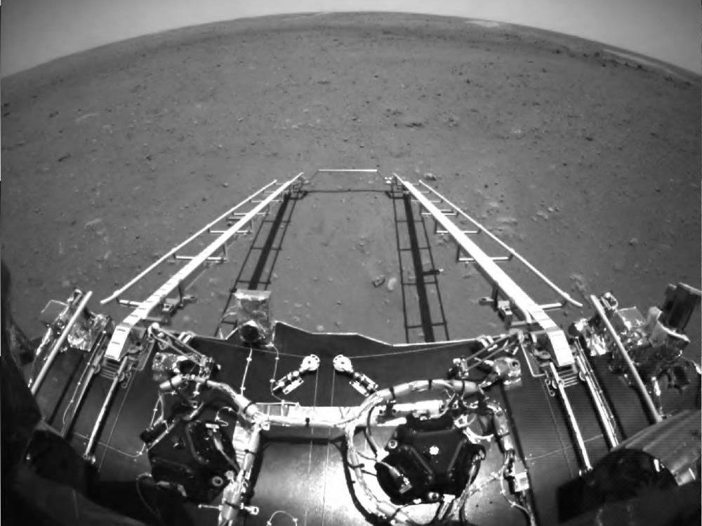 Çin, Mars keşif aracının çektiği ilk fotoğrafları yayınladı