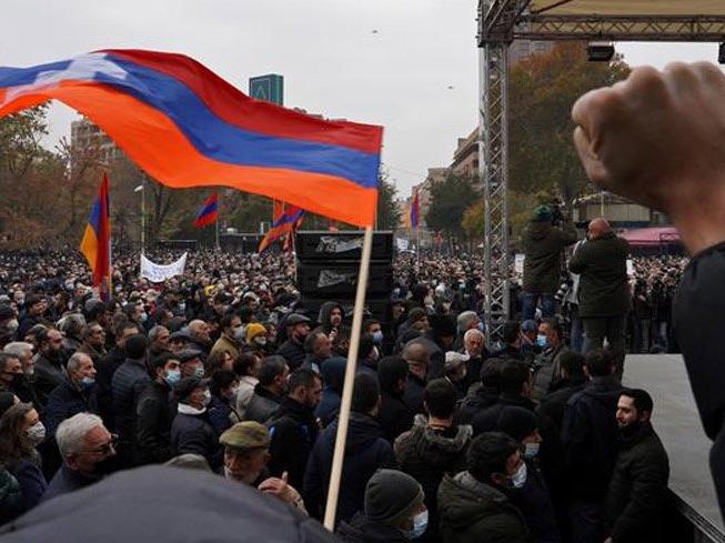 Ermenistan'da bir kritik istifa daha