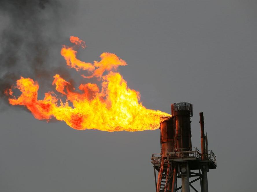 Hollanda'da mahkemeden petrol devlerine uyarı