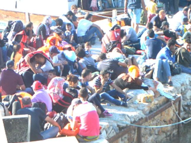 Motor yatta 63 göçmen ve 2 organizatör yakalandı