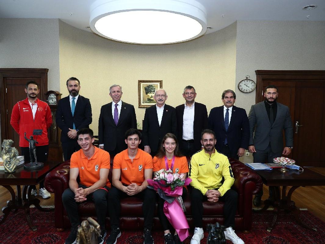 Kemal Kılıçdaroğlu ve Mansur Yavaş Ayşe Begüm Onbaşı'yı ağırladı