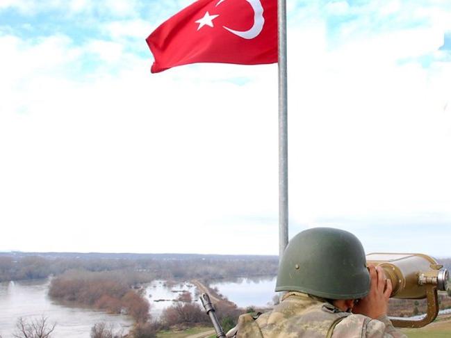 MSB: Yasa dışı yollarla Yunanistan'a geçmeye çalışan 2'si PKK mensubu 5 kişi yakalandı