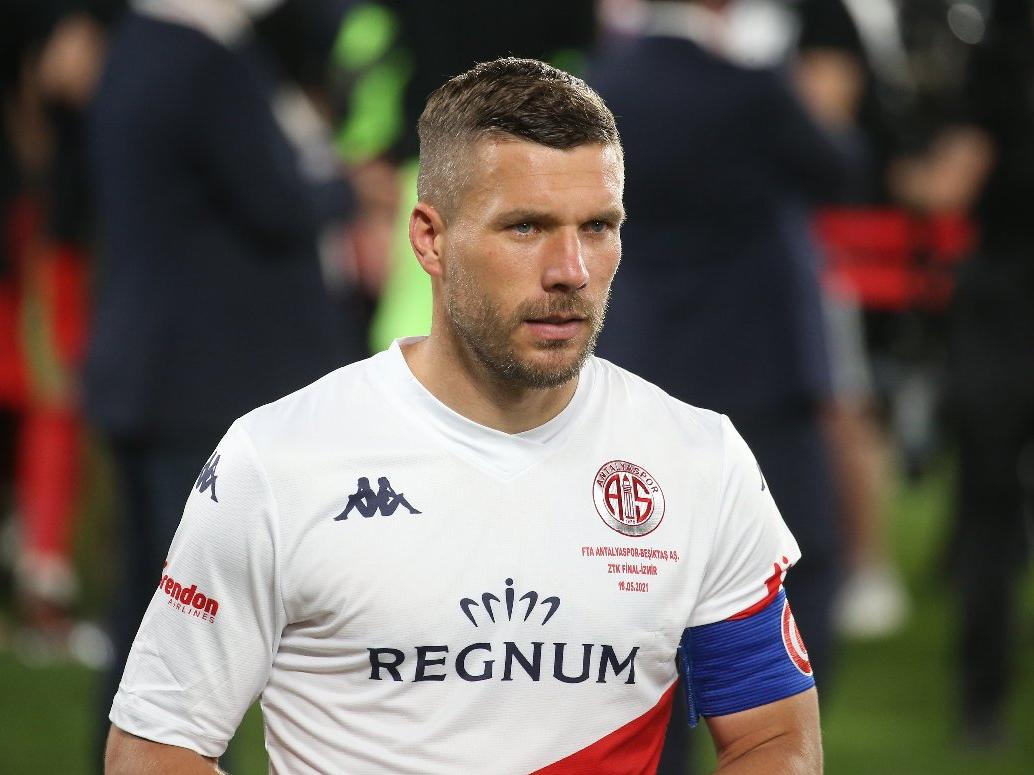 Antalyaspor, Podolski ve 3 futbolcuya veda etti