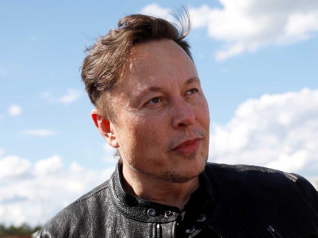 Musk'tan Tesla eleştirilerine yanıt: Fiyatlar tedarik zinciri sıkıntıları yüzünden artıyor