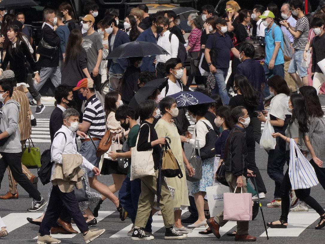 Japonya İngiltere'den dönenlere karantina süresini uzattı