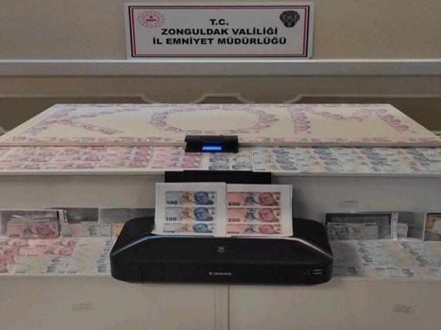 ATM'ye sahte para yatırıp gerçek para çeken çift yakalandı