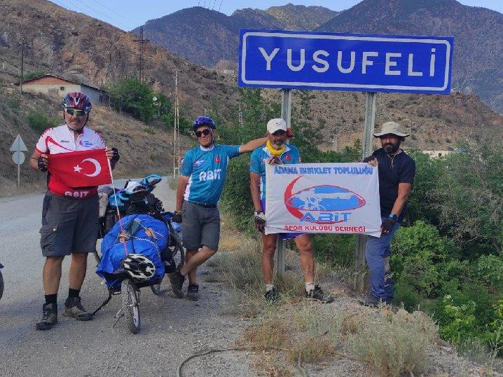 Emekli memurlar bisikletle Türkiye'nin keyfini çıkarıyor