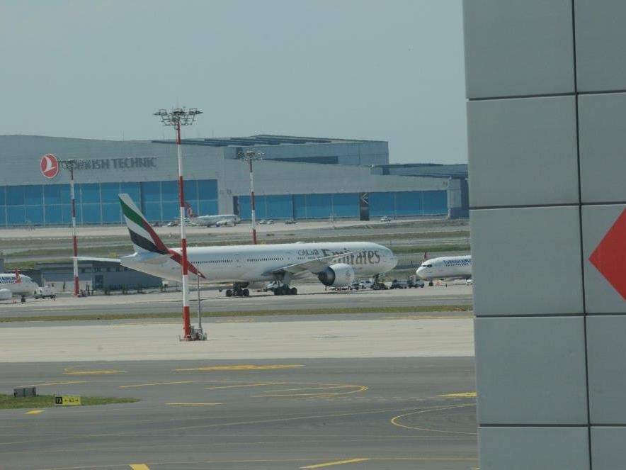Şikago-Dubai seferini yapan uçak İstanbul'a acil iniş yaptı