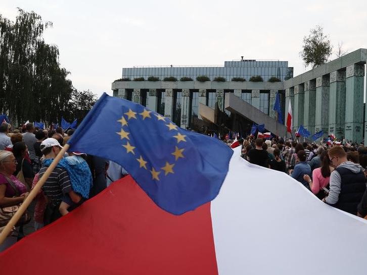 Polonya ve Çekya, Avrupa Adalet Divanı'na şikayet ediliyor