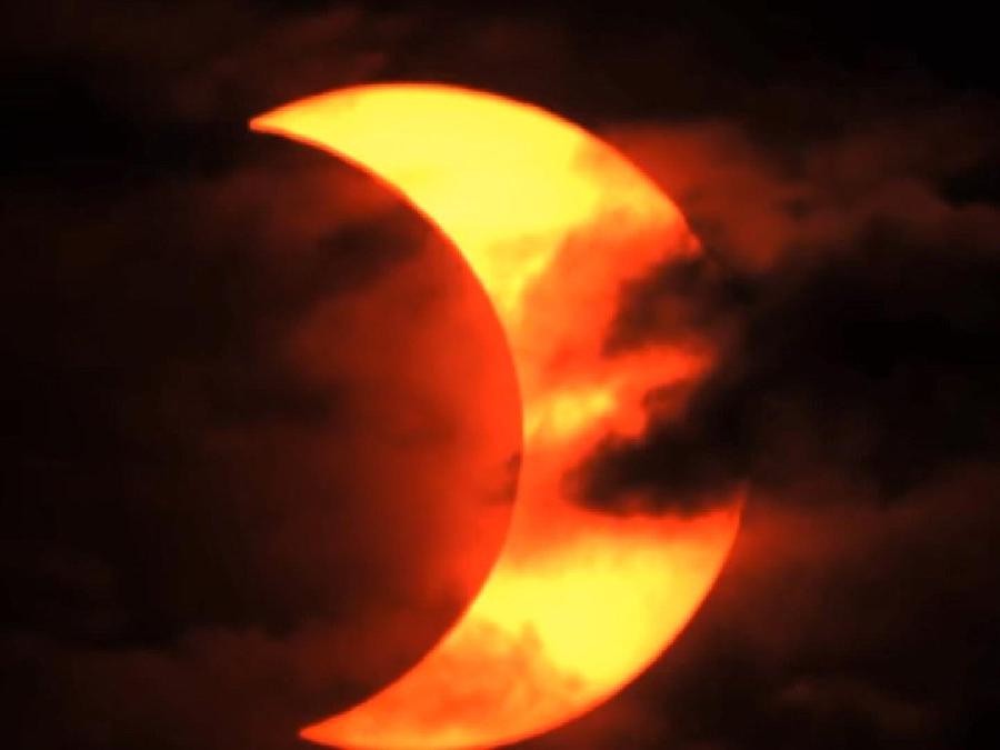 NASA: Kısmi Güneş tutulması başladı