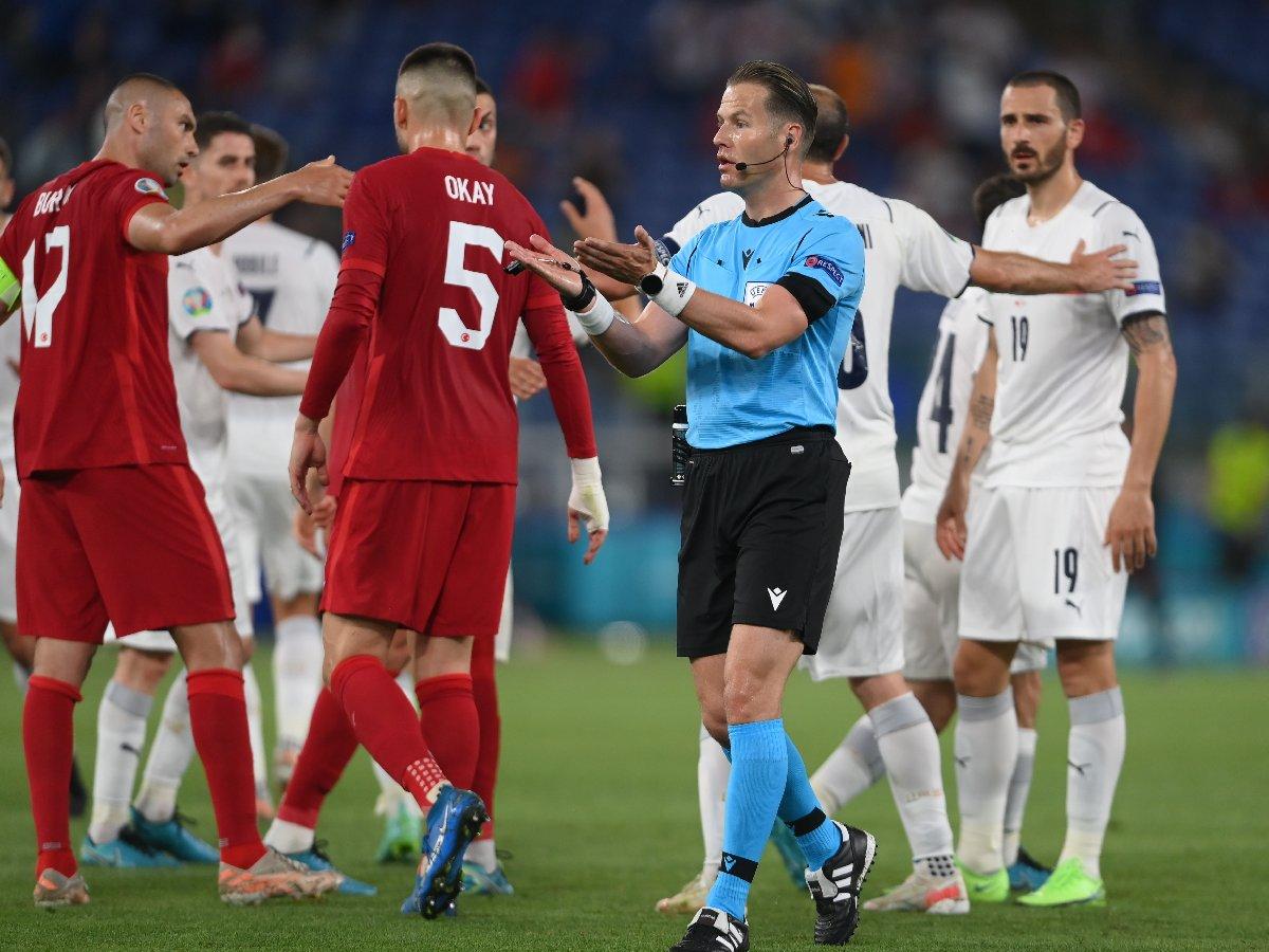 Türkiye-İtalya maçında tartışma yaratan penaltı pozisyonu! Kural ne diyor?