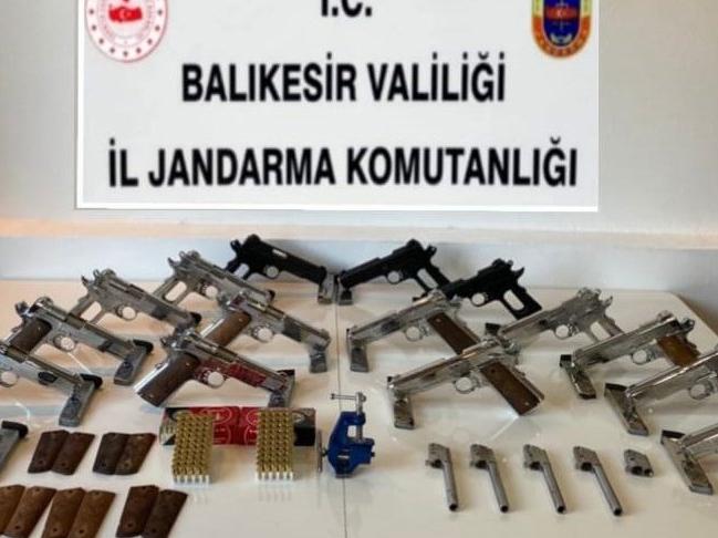 Balıkesir'de tabanca üreten kişi gözaltına alındı