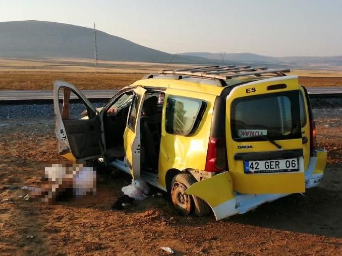 Taksi şarampole devrildi: şoför öldü, yaralılar var