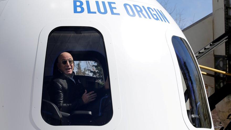 Jeff Bezos'la uzaya çıkmak için 28 milyon doları gözden çıkardı