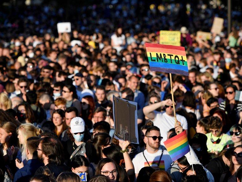 Macaristan'da seçim öncesinde eşcinsellik karşıtı tasarı geçti