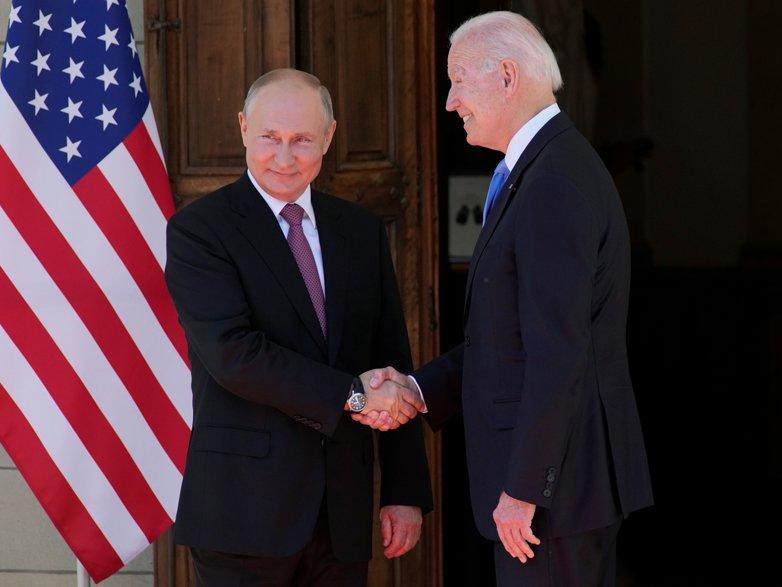 Dünya merakla bekliyordu: Biden-Putin bir araya geldi