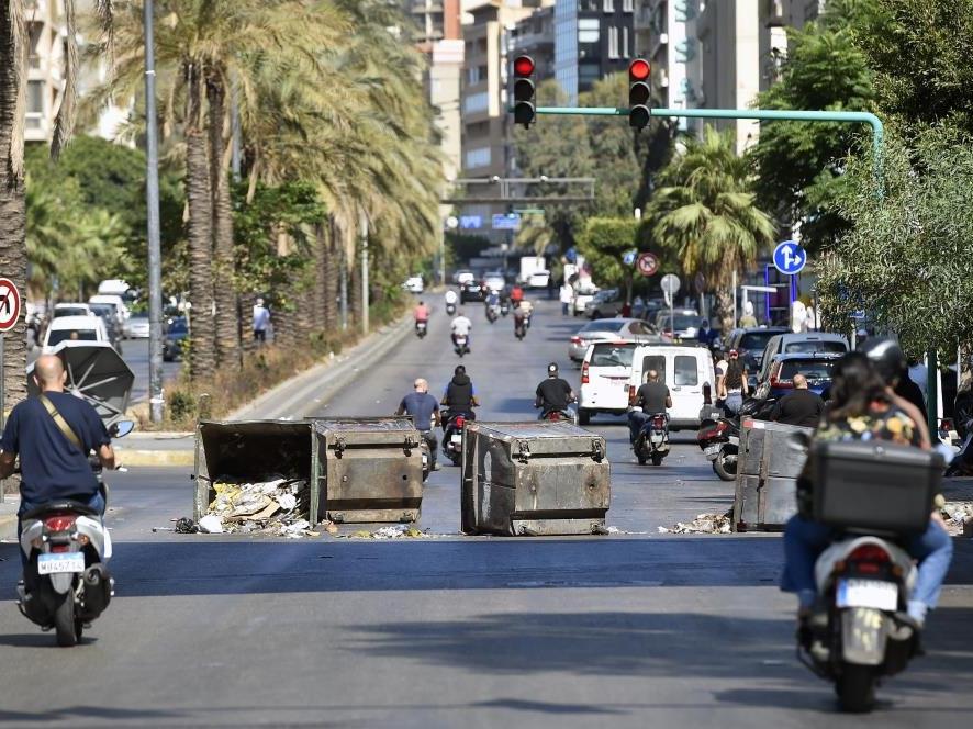 Ekonomik krizin vurduğu Lübnan'da greve gidildi