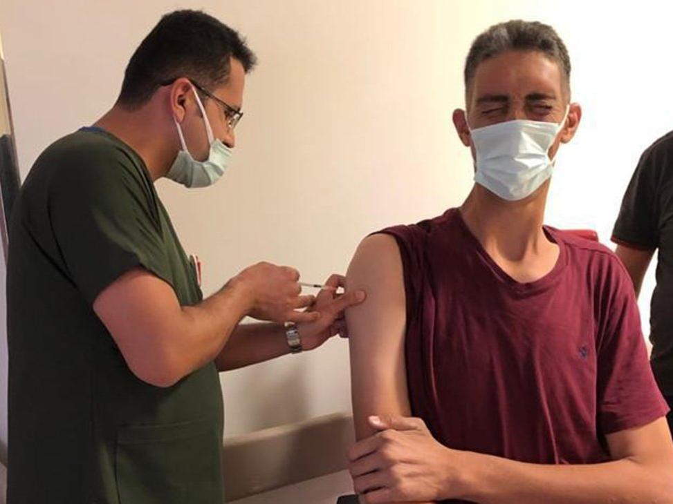 Dünyanın en uzun boylu adamı corona aşısı oldu
