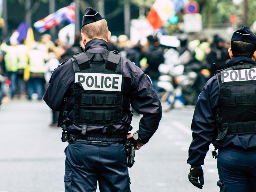 Fransa'da izinsiz parti ortalığı karıştırdı: Çok sayıda yaralı