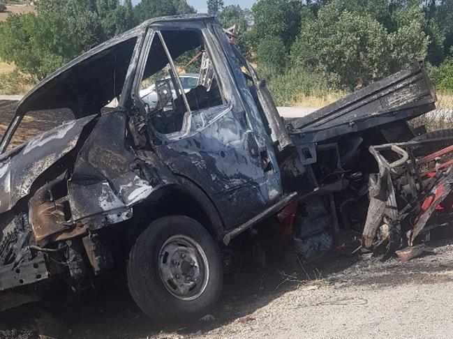 6 kişinin bulunduğu sepetli motosiklet ile kamyonet çarpıştı: 1 ölü, 7 yaralı