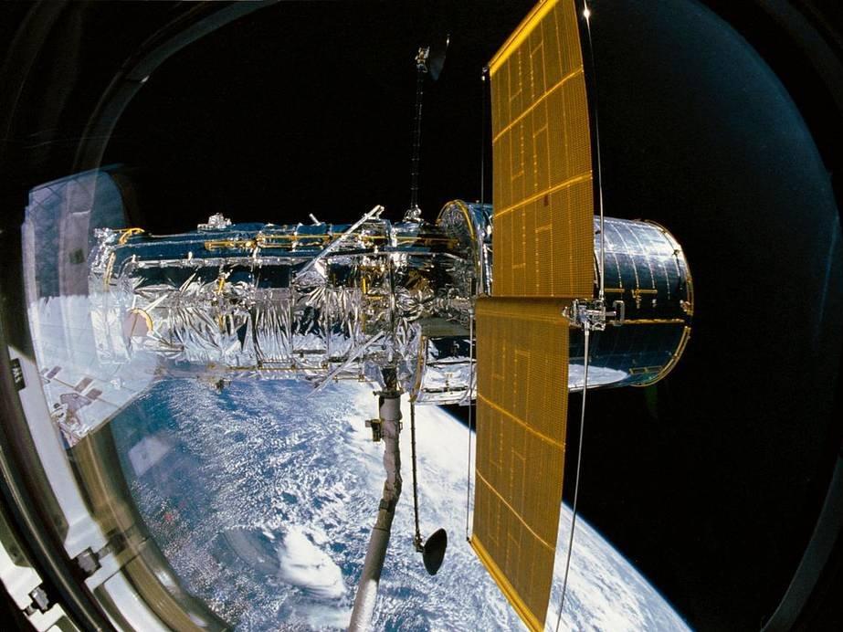 Arıza yaşayan uzay teleskobu Hubble, onarım girişimlerine yanıt vermiyor