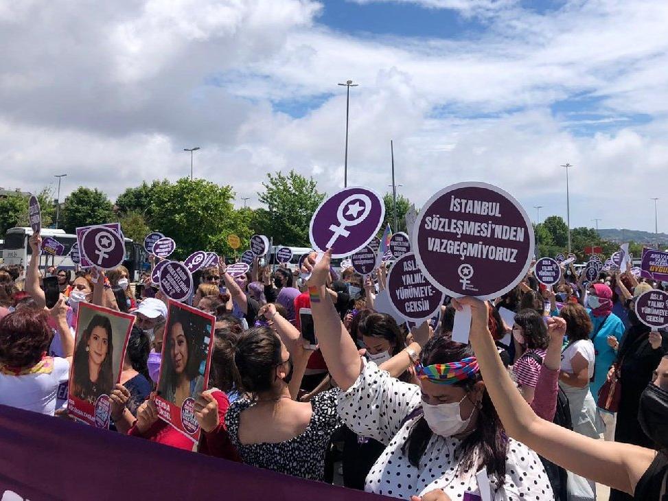 Kadınlar, İstanbul Sözleşmesi kararının iptali için Danıştay'ın önünde toplanıyor
