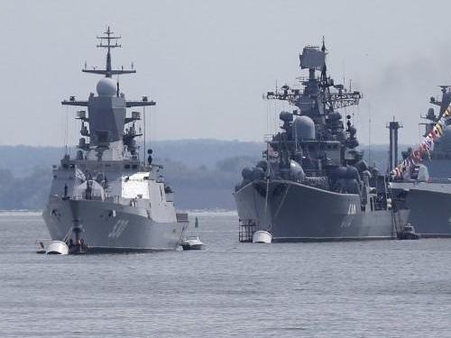 Rusya'dan İngiliz savaş gemisine uyarı ateşi