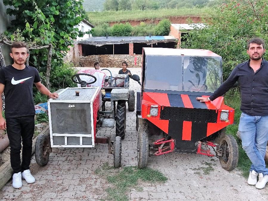 İki kafadar köyde hurdayla bir traktör bir otomobil yaptı