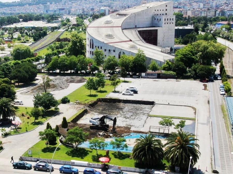 AKP'li belediye parkı yıkıp terminal yapıyor