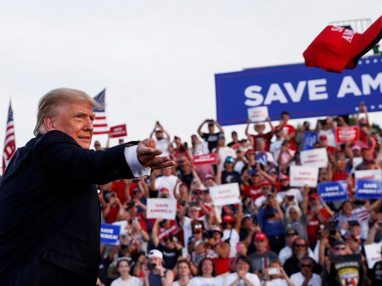 Trump'tan 2022 sinyali: İlk kez mitinge katıldı