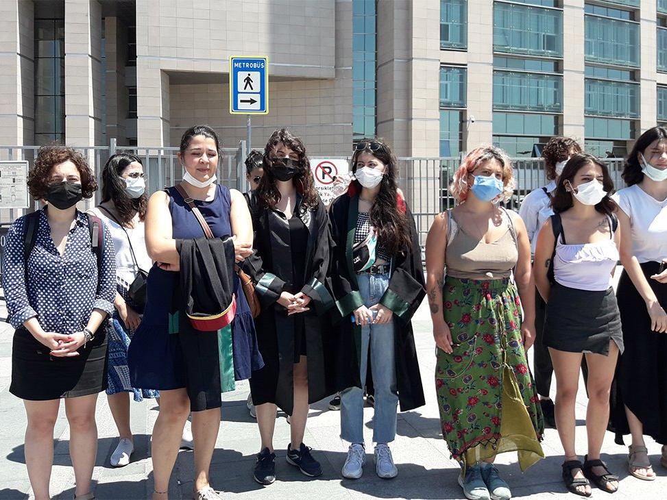 8 Mart Dünya Kadınlar Günü'nde gözaltına alınan kadınlar hakim karşısına çıktı